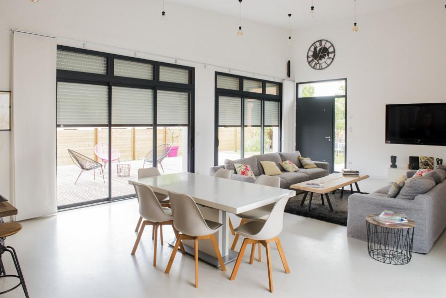 Coulissants 3 vantaux, 3 rails, vue int - Menuiseries Bouvet Coulissants 3 vantaux, 3 rails, vue int - Menuiseries Bouvet